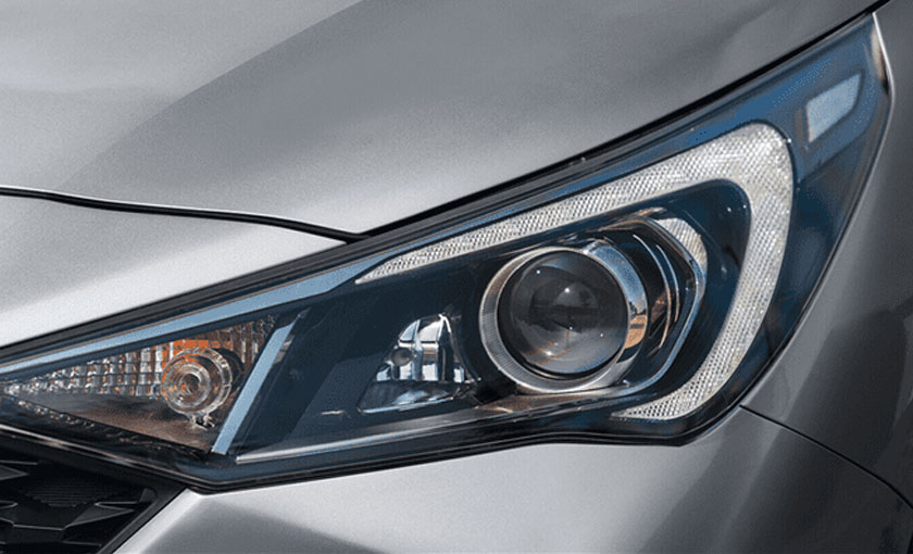 Hyundai Accent Đèn pha dạng Projector kết hợp cùng LED định vị ban ngày.