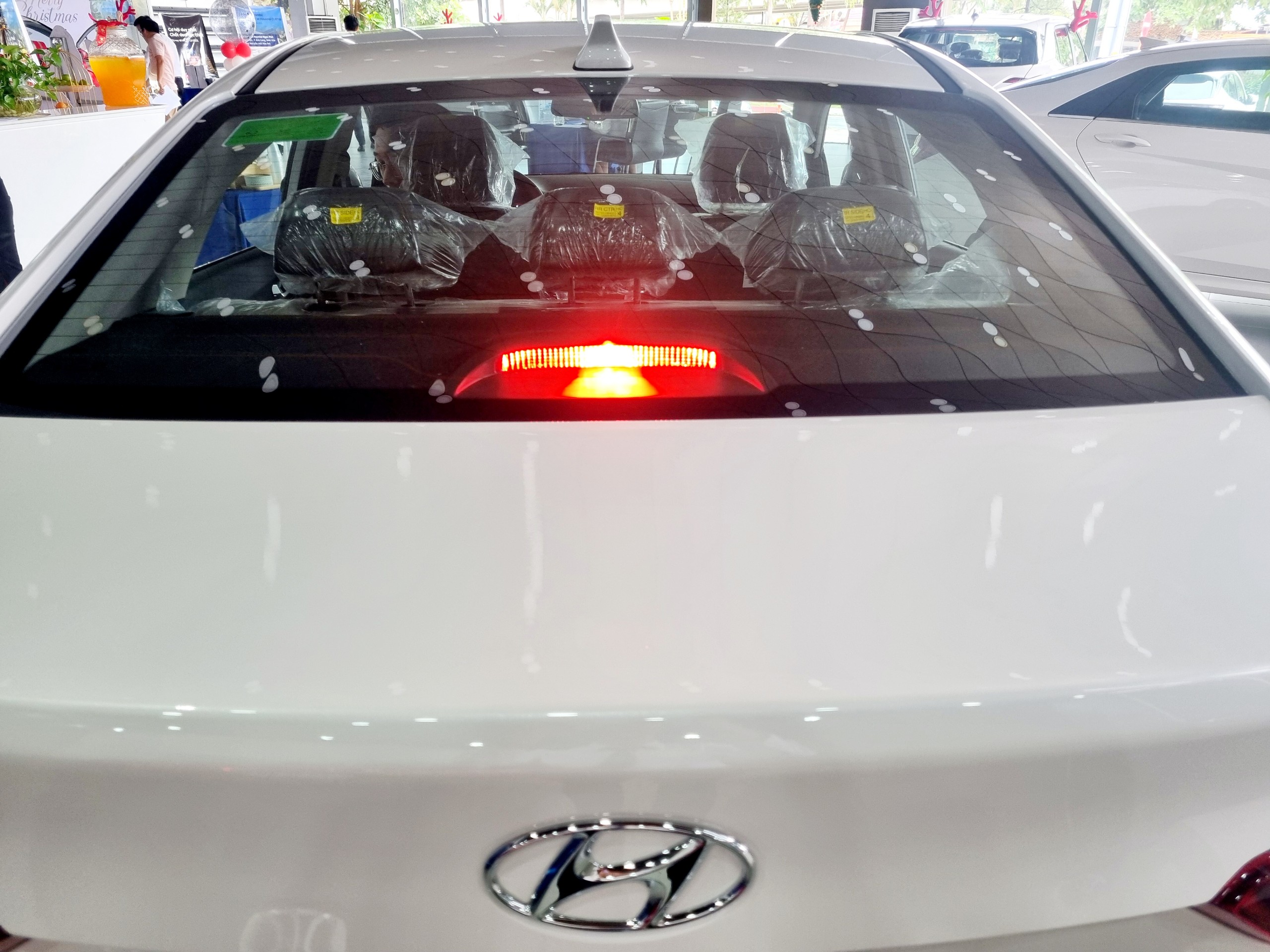 Hyundai Accent trang bị đèn phanh trên cao