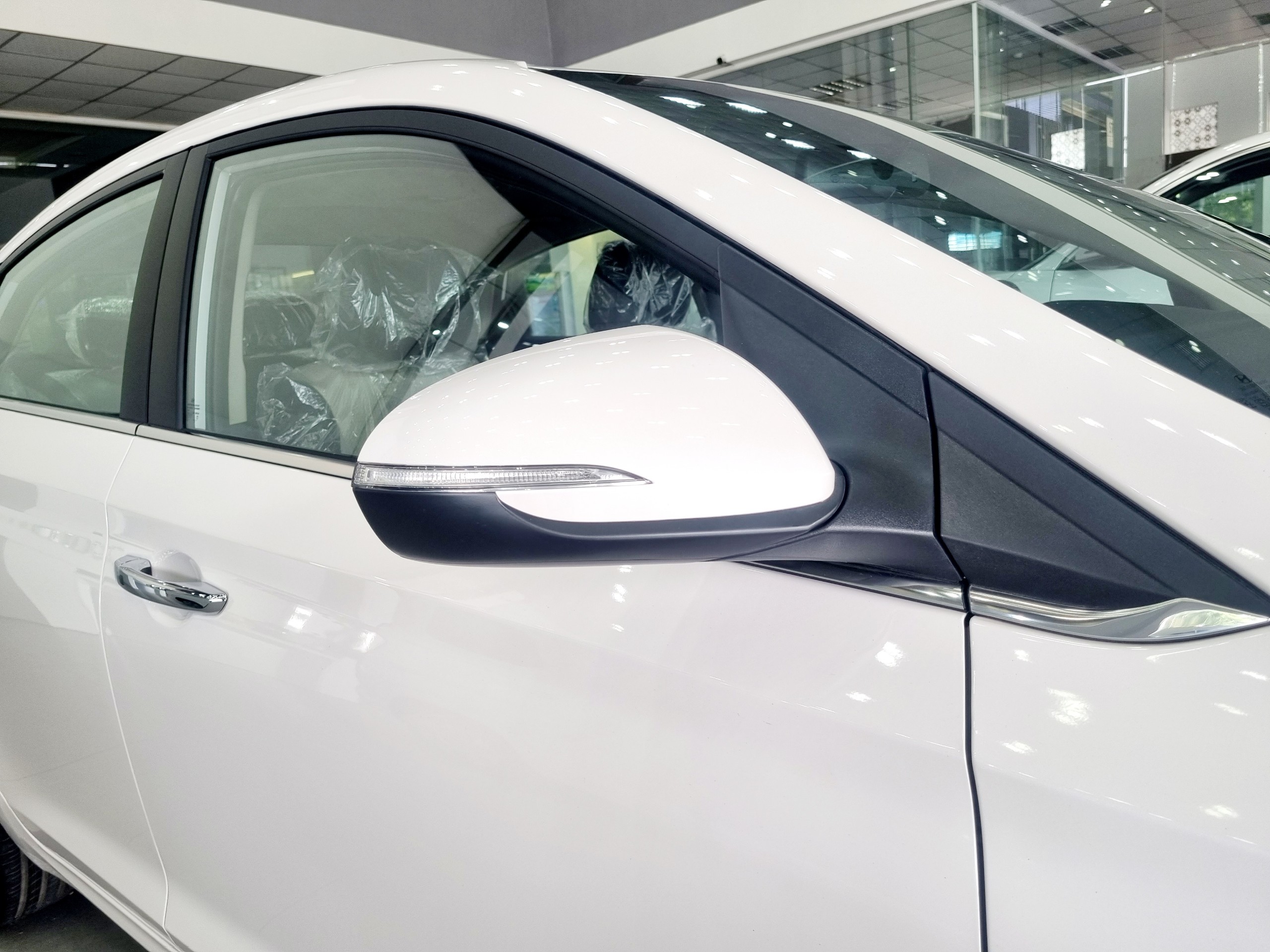 hyundai accent gương điện