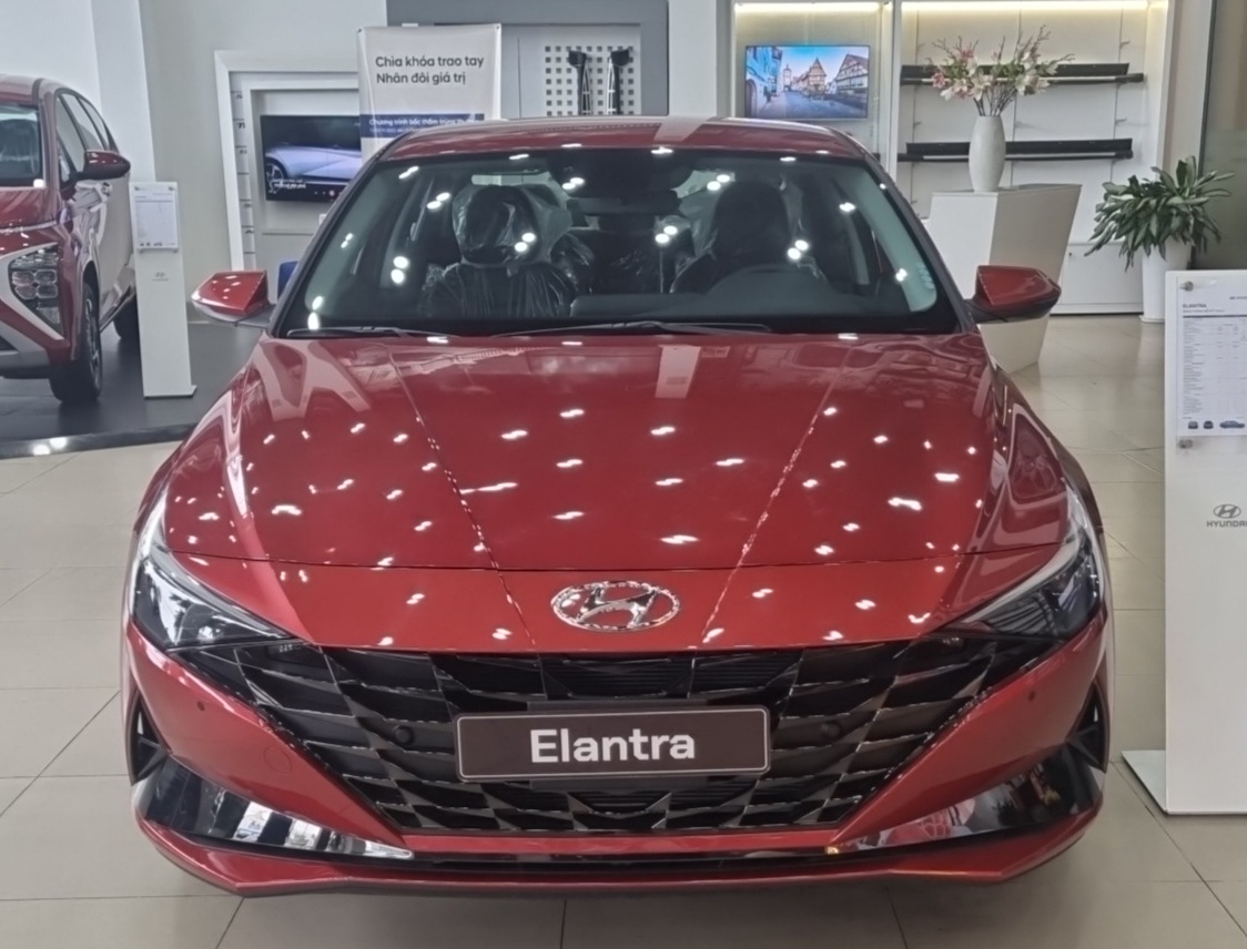 Hyundai Elantra 2.0 Đặc biệt màu Đỏ