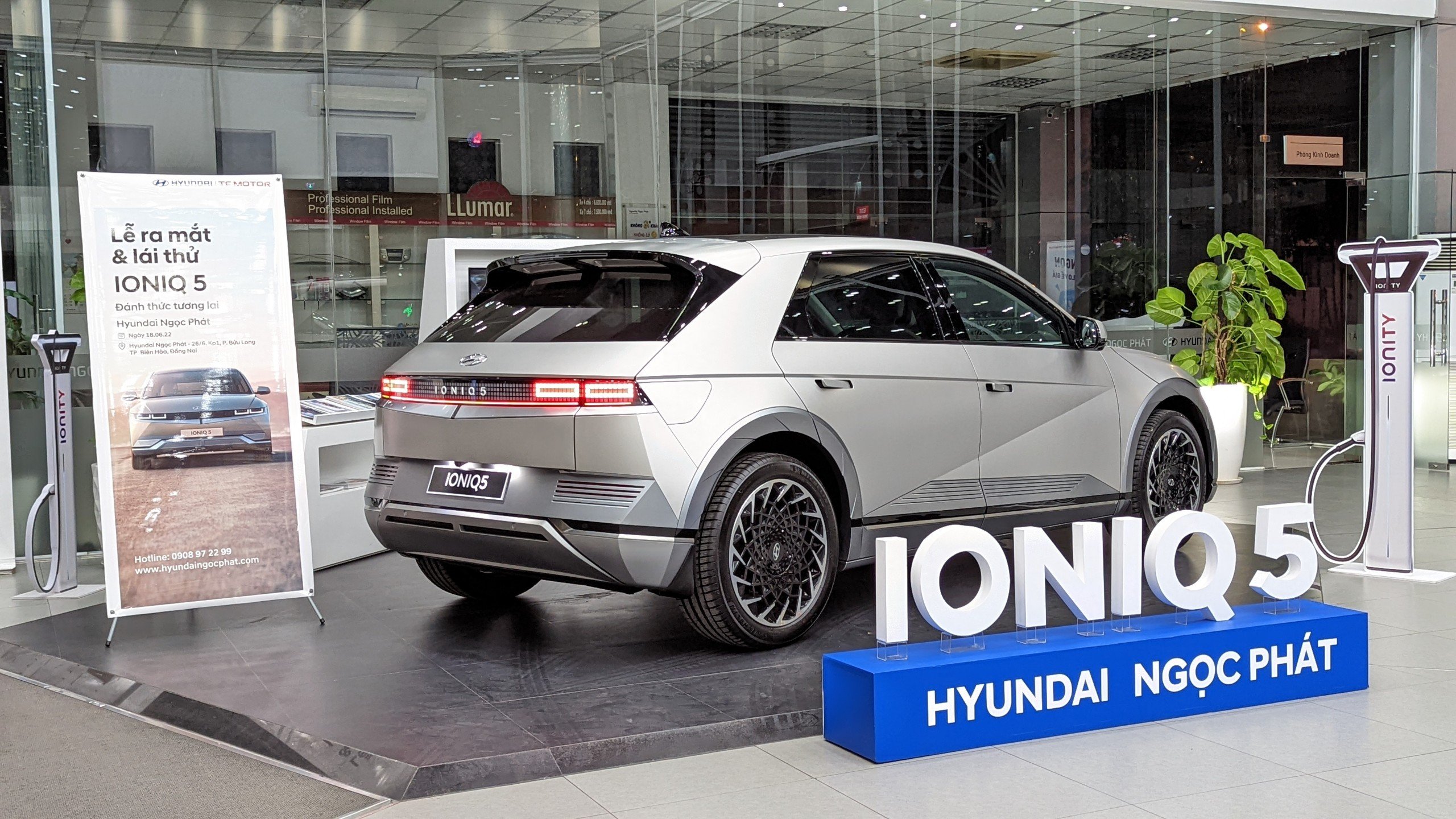 Xe điện Hyundai Ioniq 5 màu bạc
