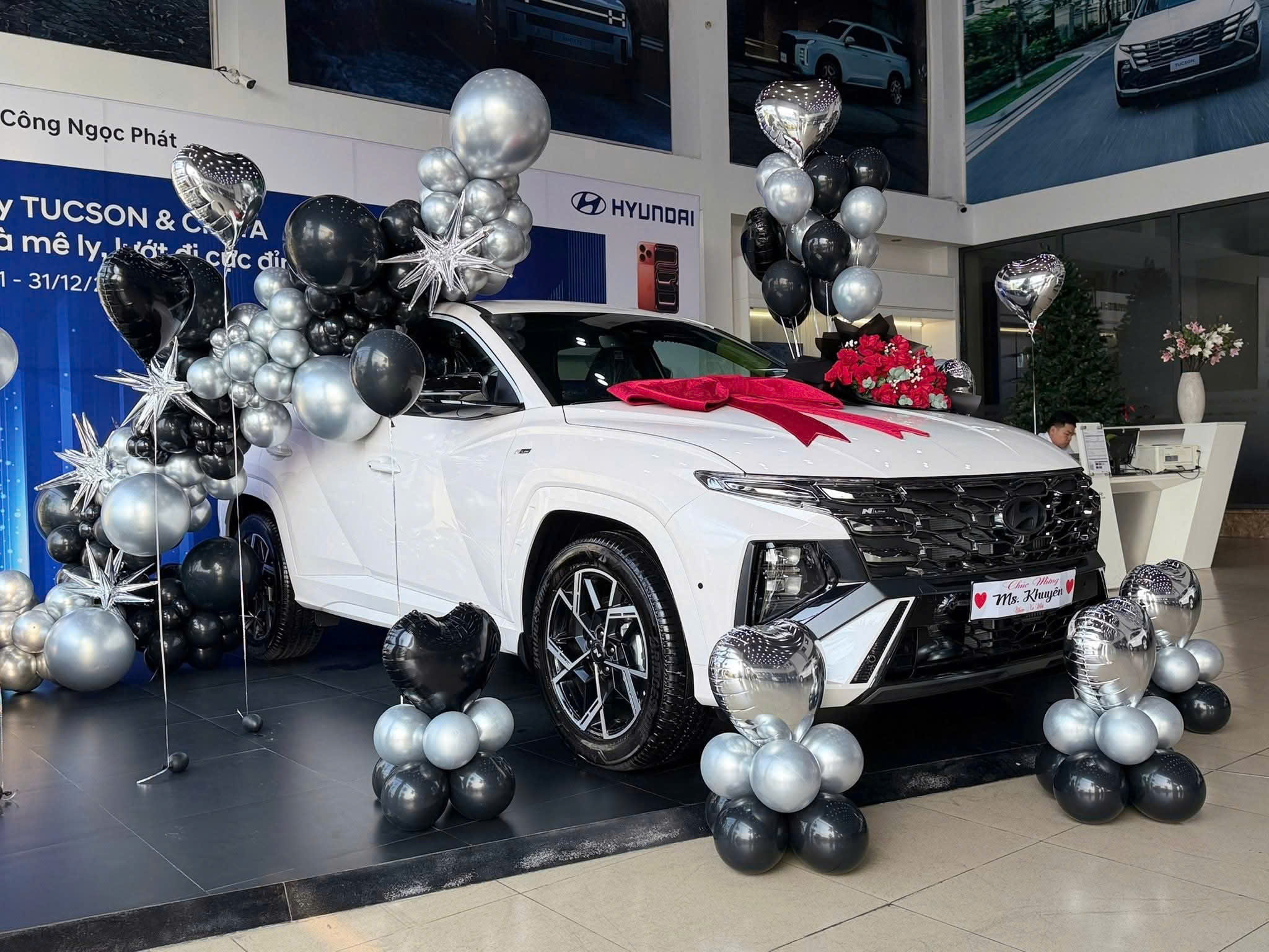 Bàn giao Hyundai Tucson N Line Trắng tại Showroom Hyundai Ngọc Phát