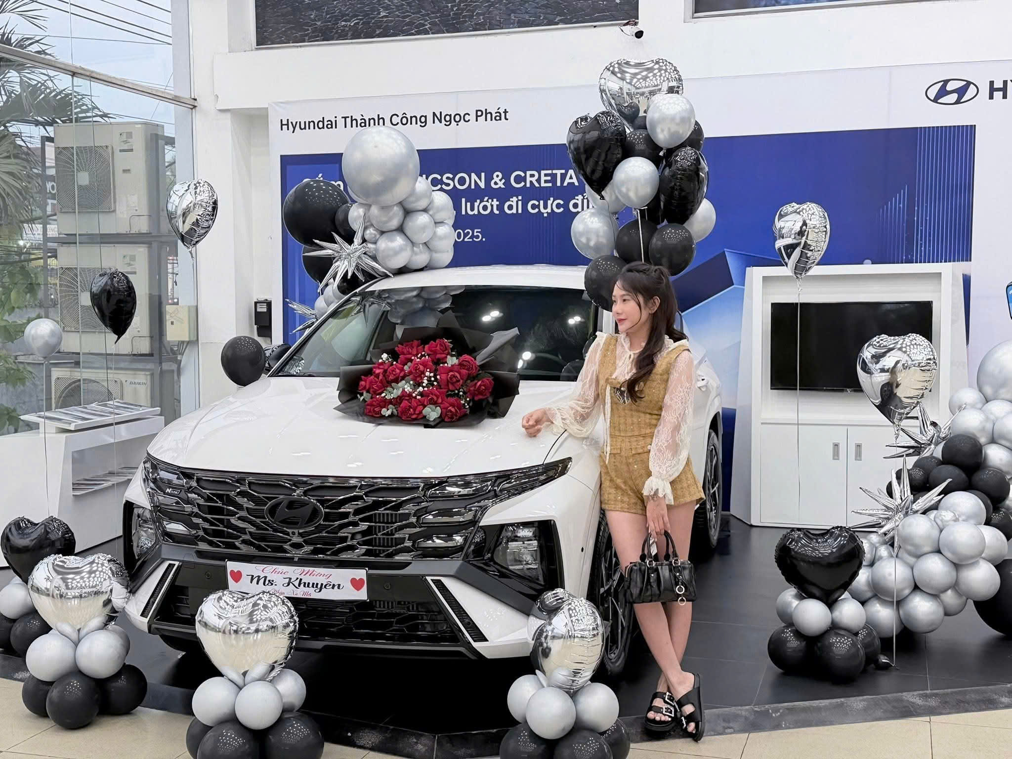 Chúc mừng khách hàng nhận bàn giao xe Hyundai Tucson tại Hyundai Ngọc Phát