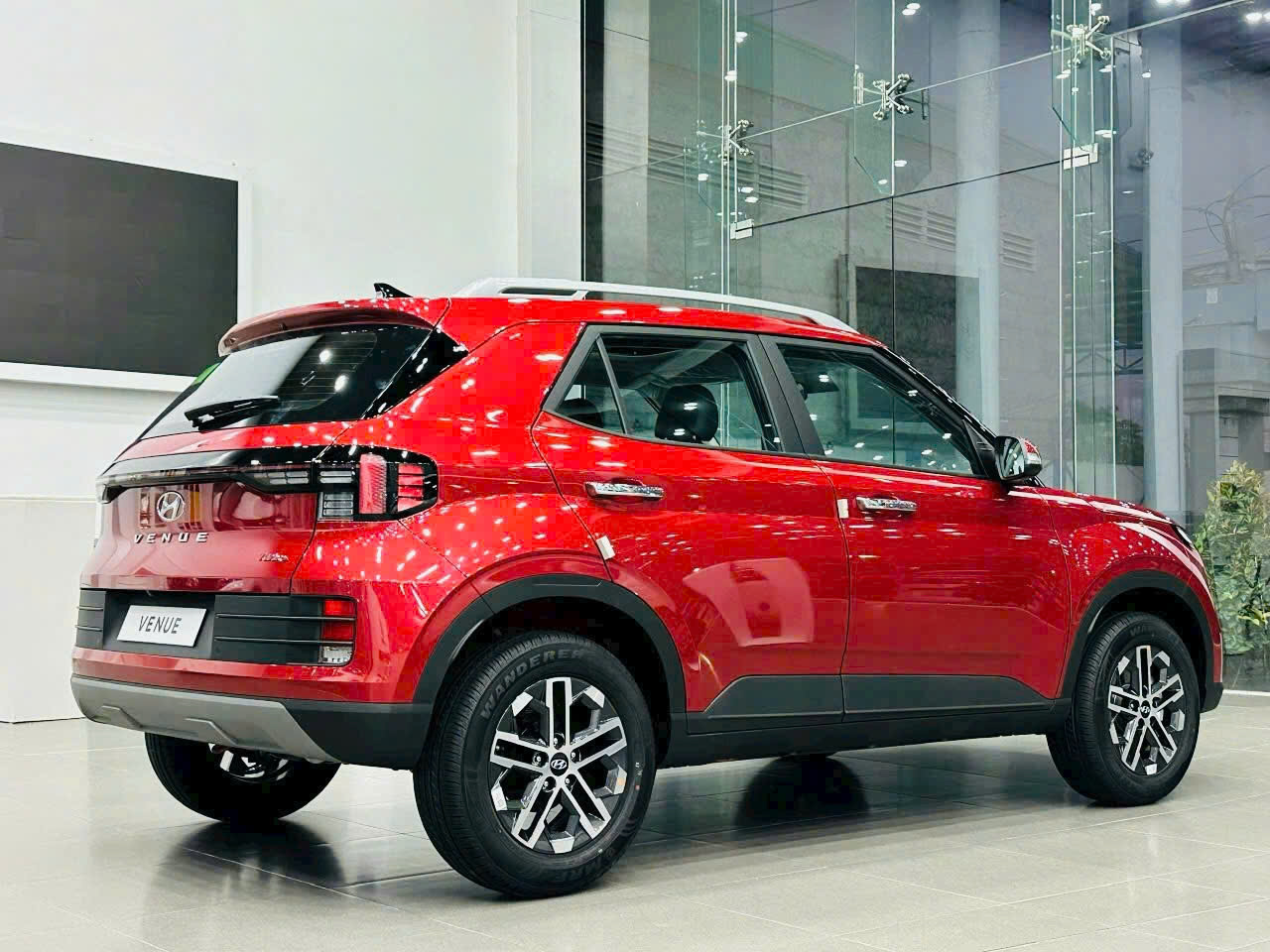 Ngoại thất Hyundai Venue Đặc biệt màu Đỏ đuôi xe