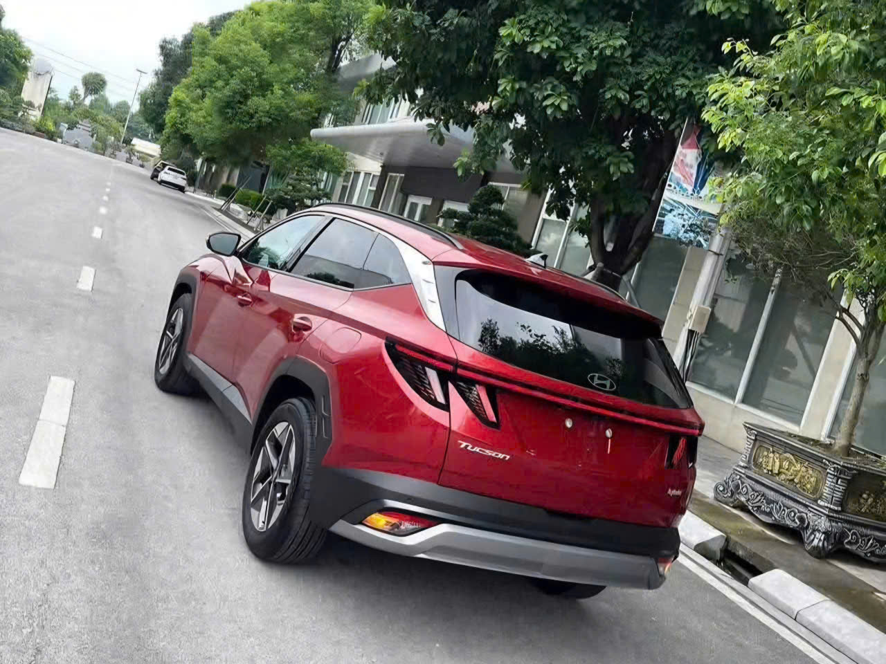 Góc sau Tucson Hybrid