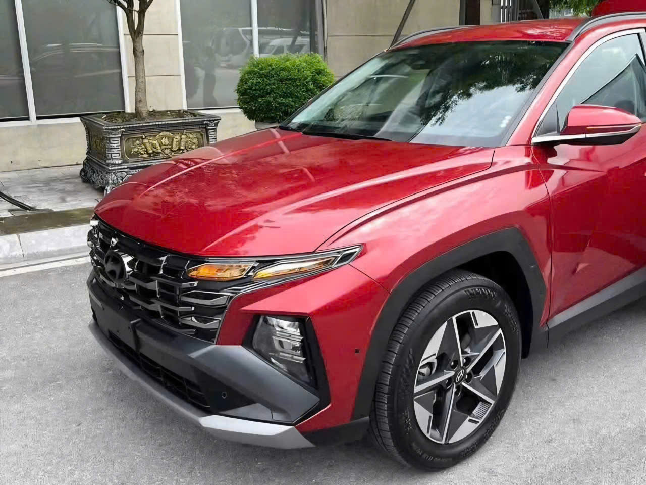 Góc trước Tucson Hybrid