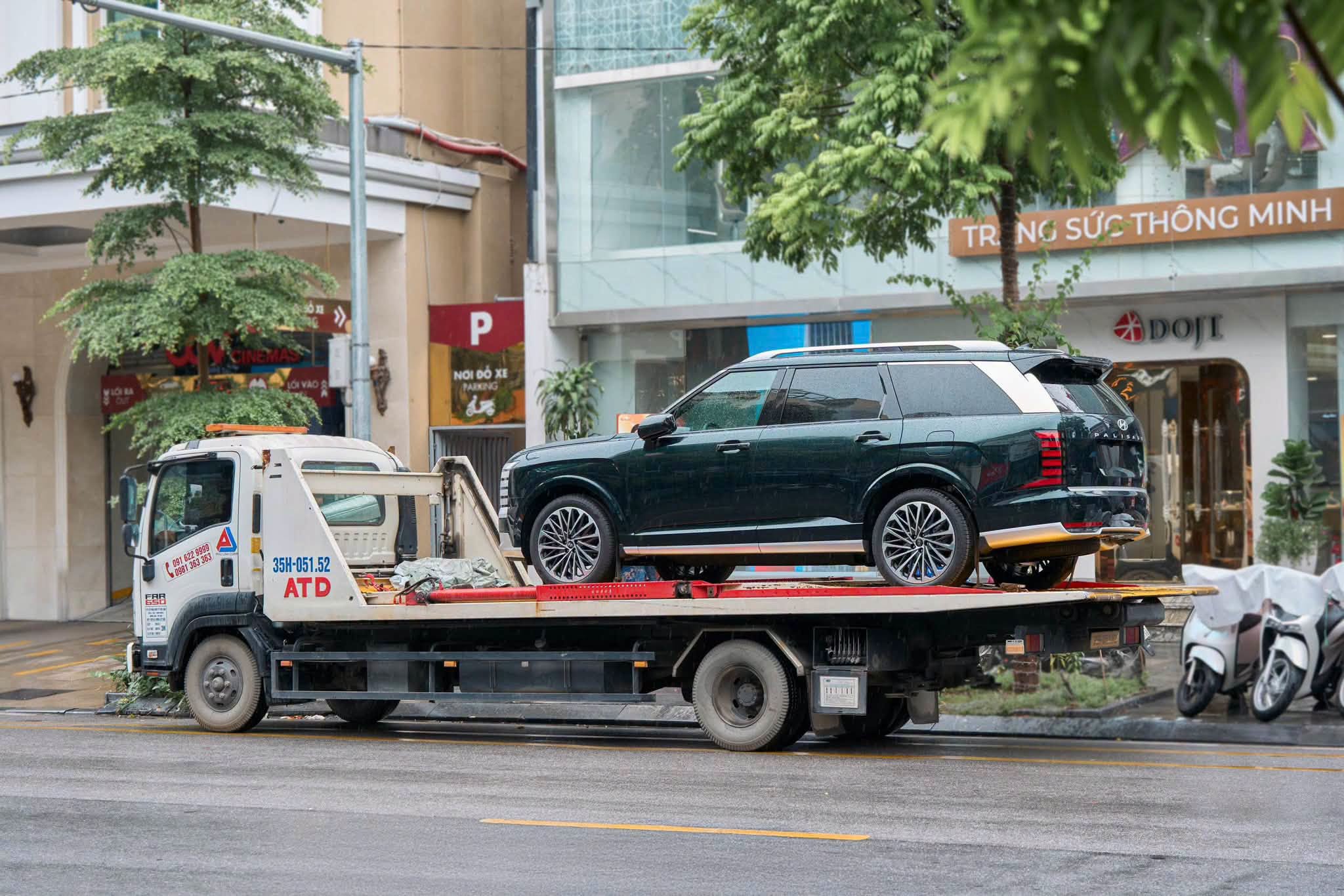 Hyundai Palisade Hybrid đang vận chuyển về trưng bày