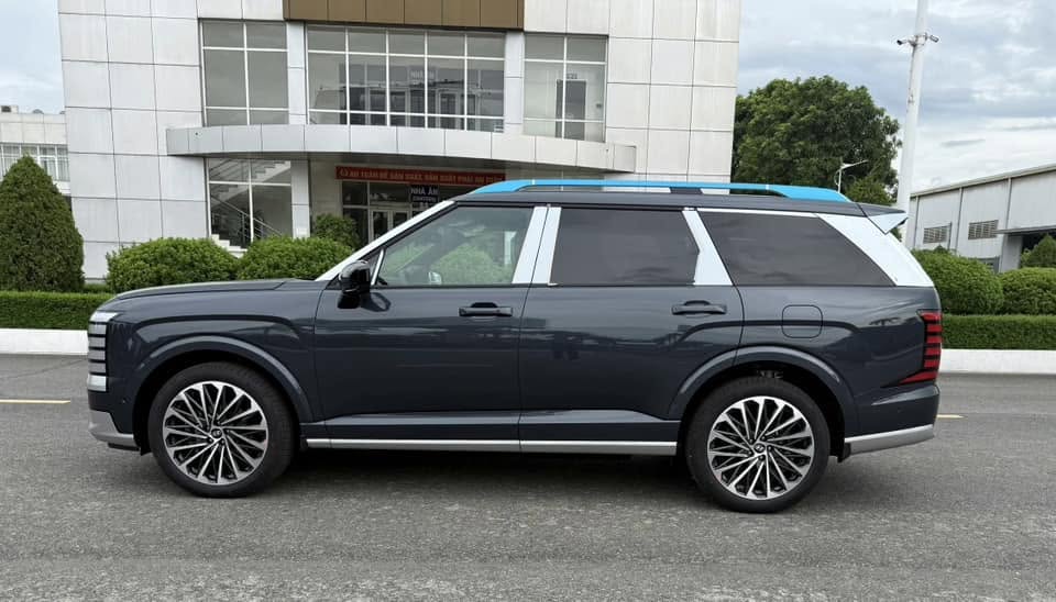SUV 7 chỗ cỡ lớn hạng sang Hyundai Palisade màu xanh lục bảo